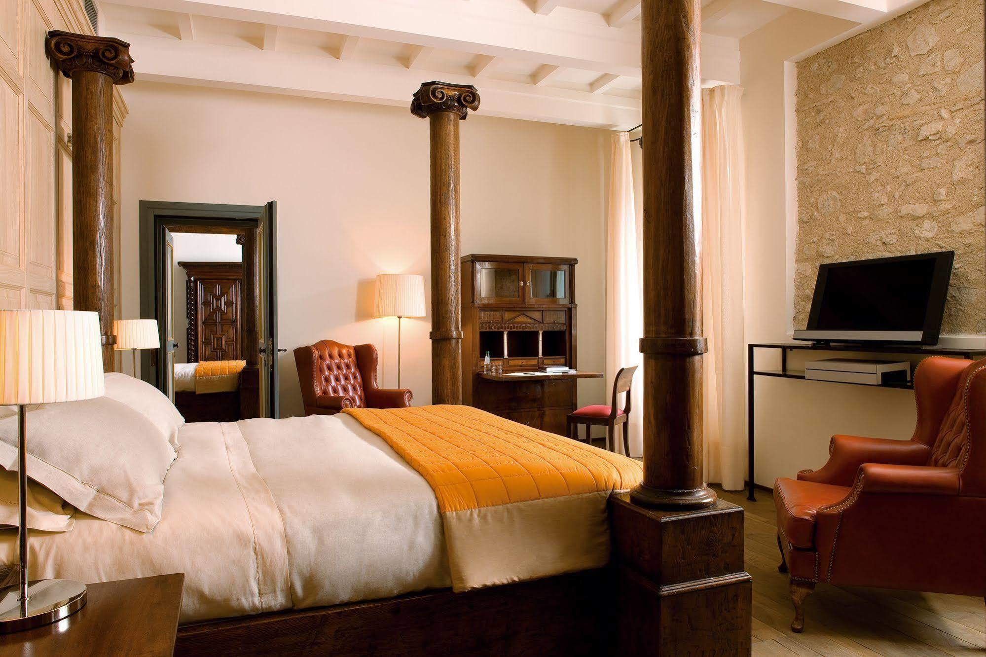 Relais & Chateaux Palazzo Seneca Норчія Екстер'єр фото
