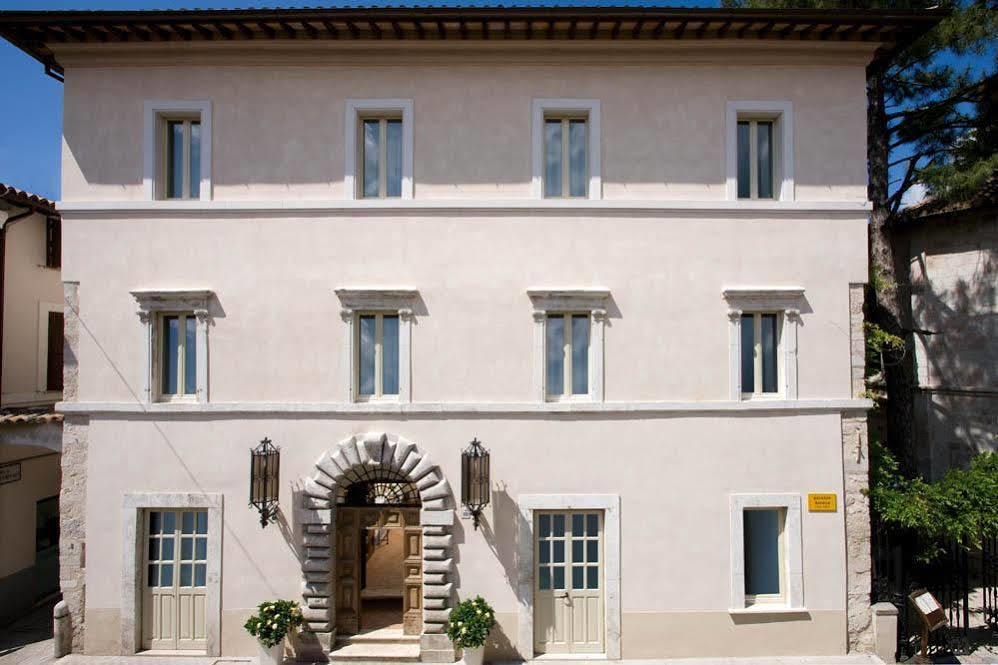 Relais & Chateaux Palazzo Seneca Норчія Екстер'єр фото